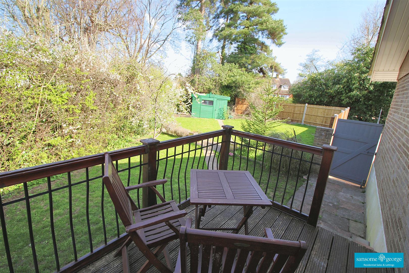 4 bed property in Southerndene Close, Reading
